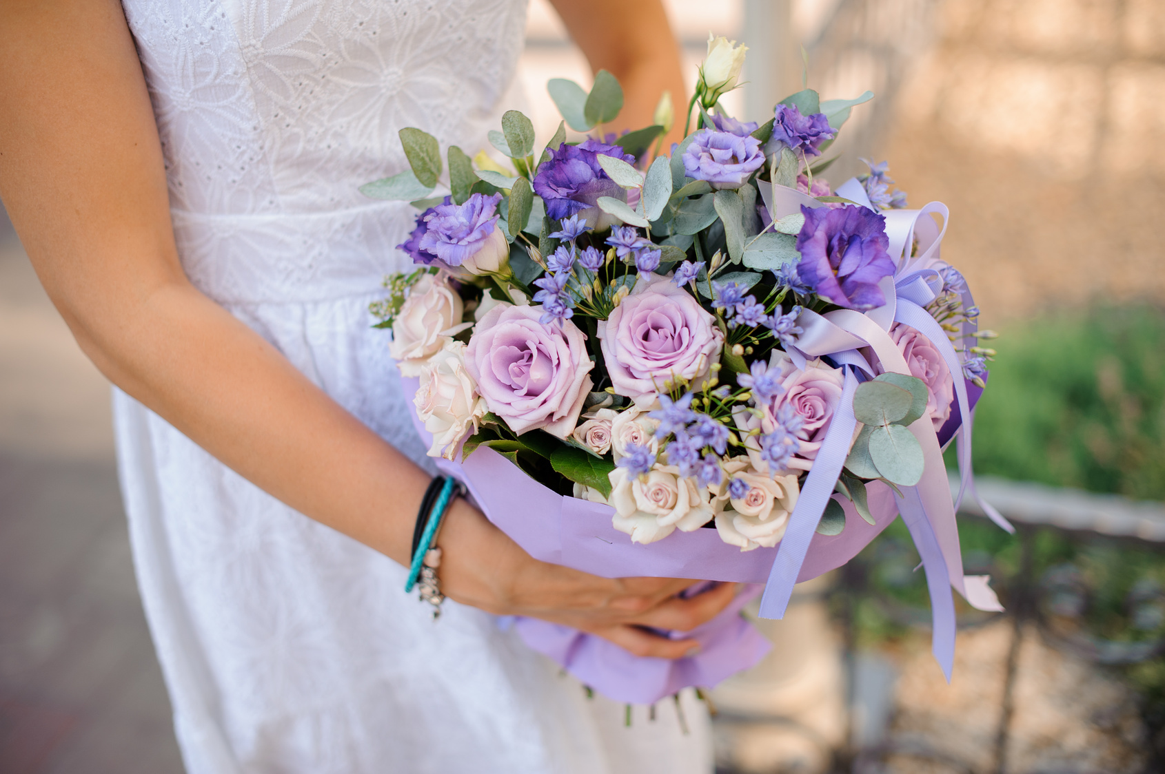 bouquet-femme-en-blanc.jpg